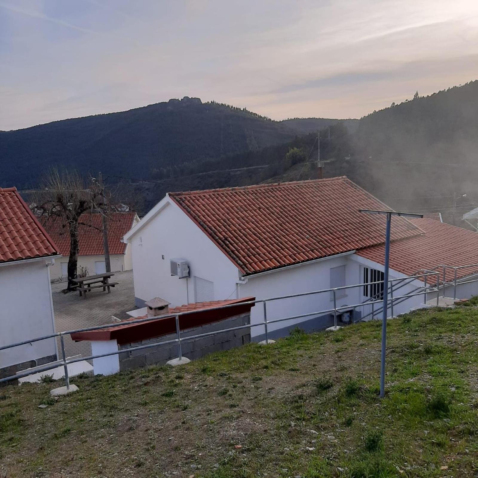Villa Casas Da Escola - "A Escola" - Meas Pampilhosa da Serra Exterior foto